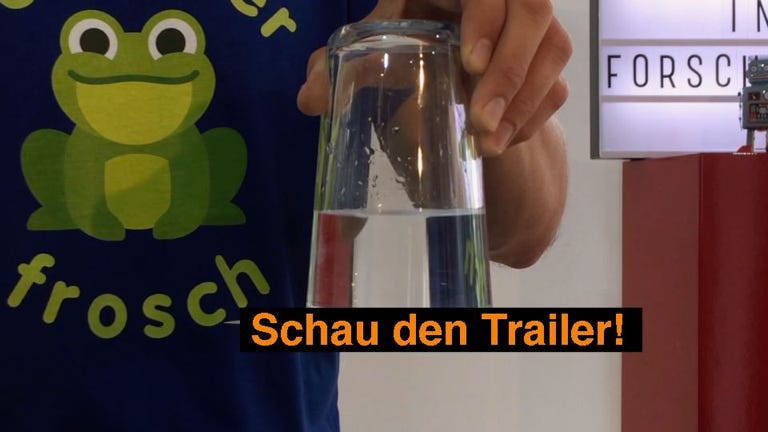 Experiment: Postkarte verschließt umgedrehtes Wasserglas