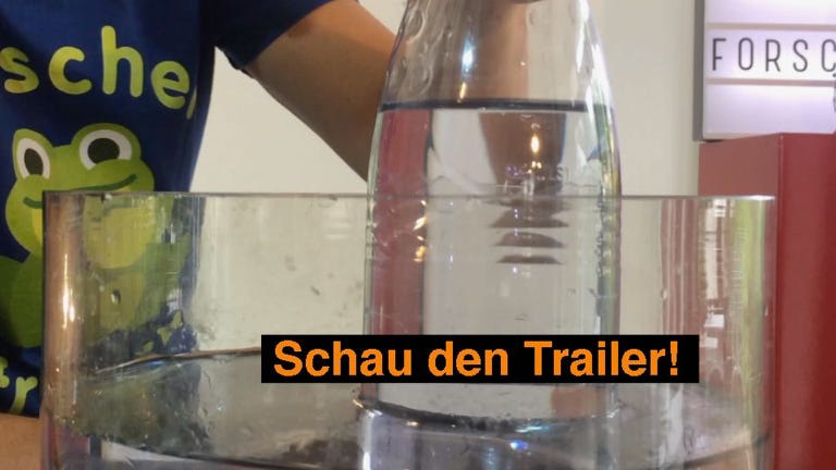 Experiment: Verschlossene Flasche hebt Wasser an